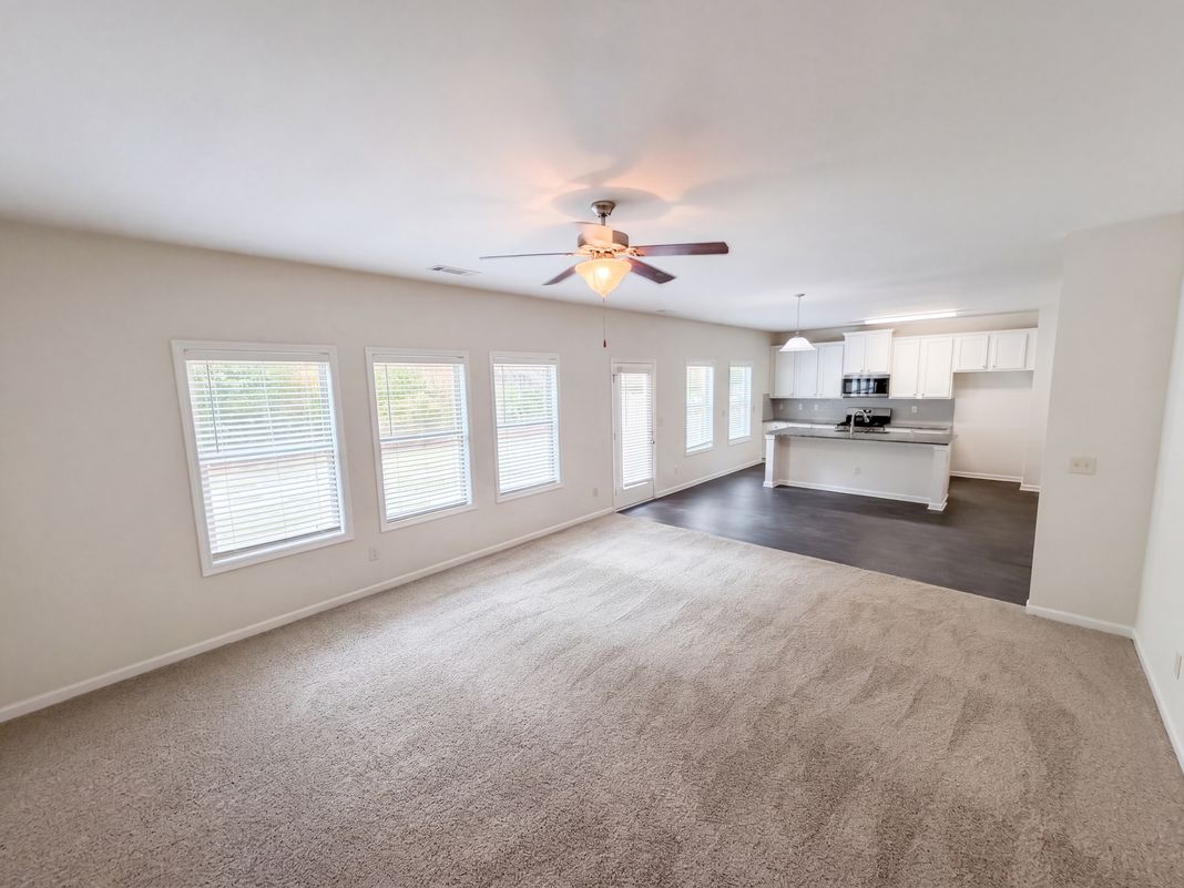 Property photo 3 of 821 Walnut Woods Dr