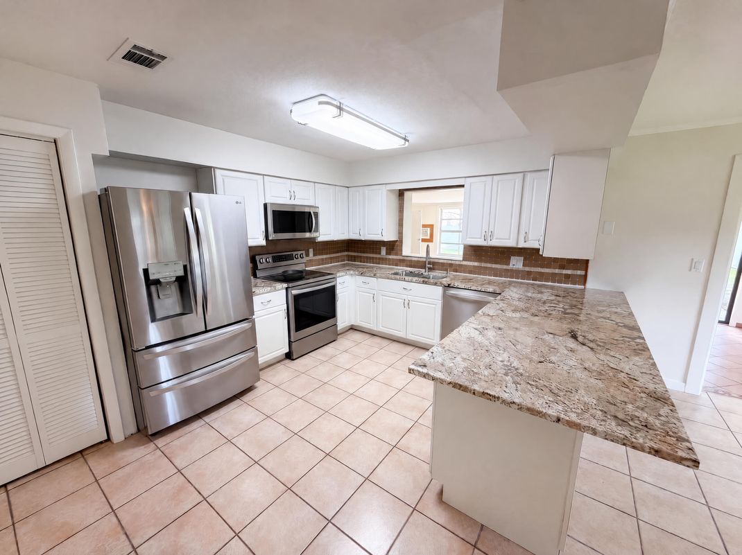 Property photo 2 of 2617 S Fairway Dr