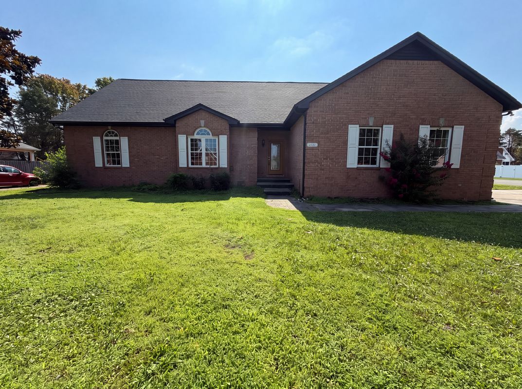 Property photo 1 of 1727 Joben Dr