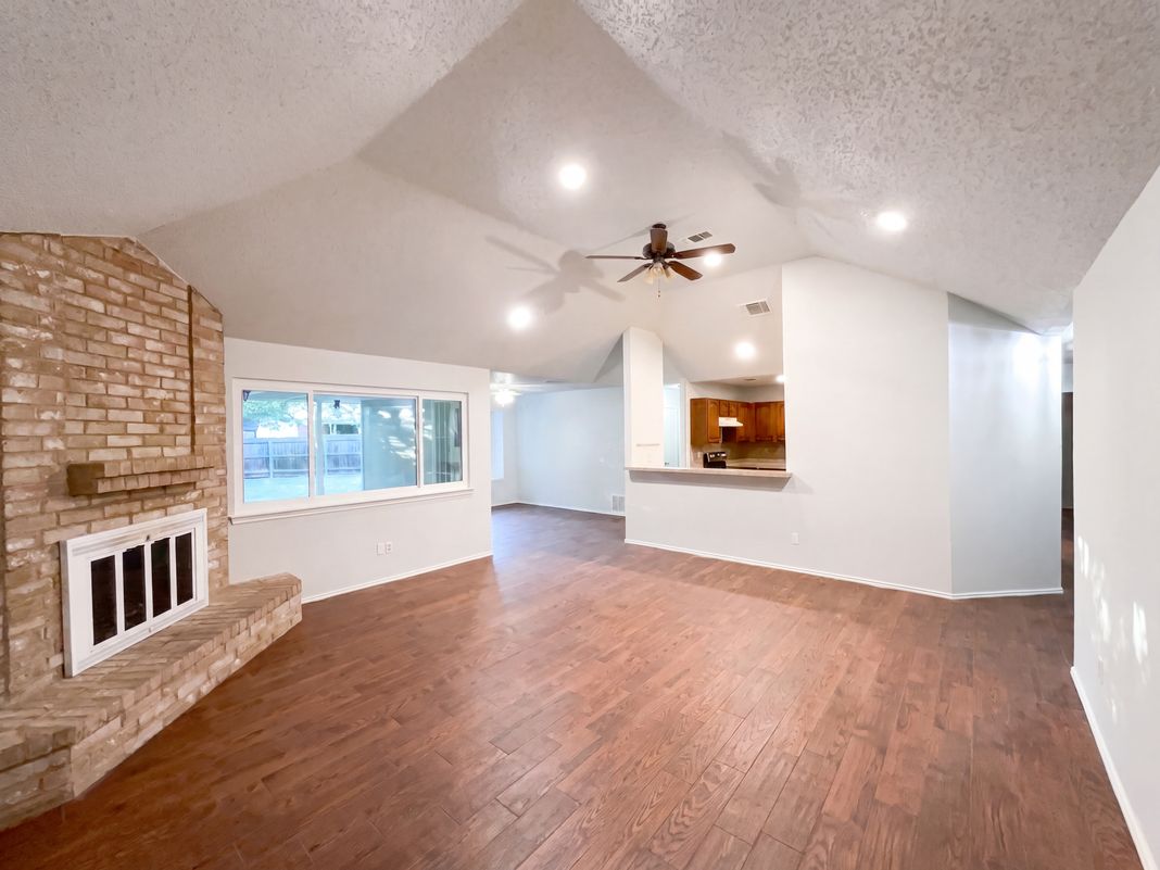 Property photo 3 of 9511 Elm Gln