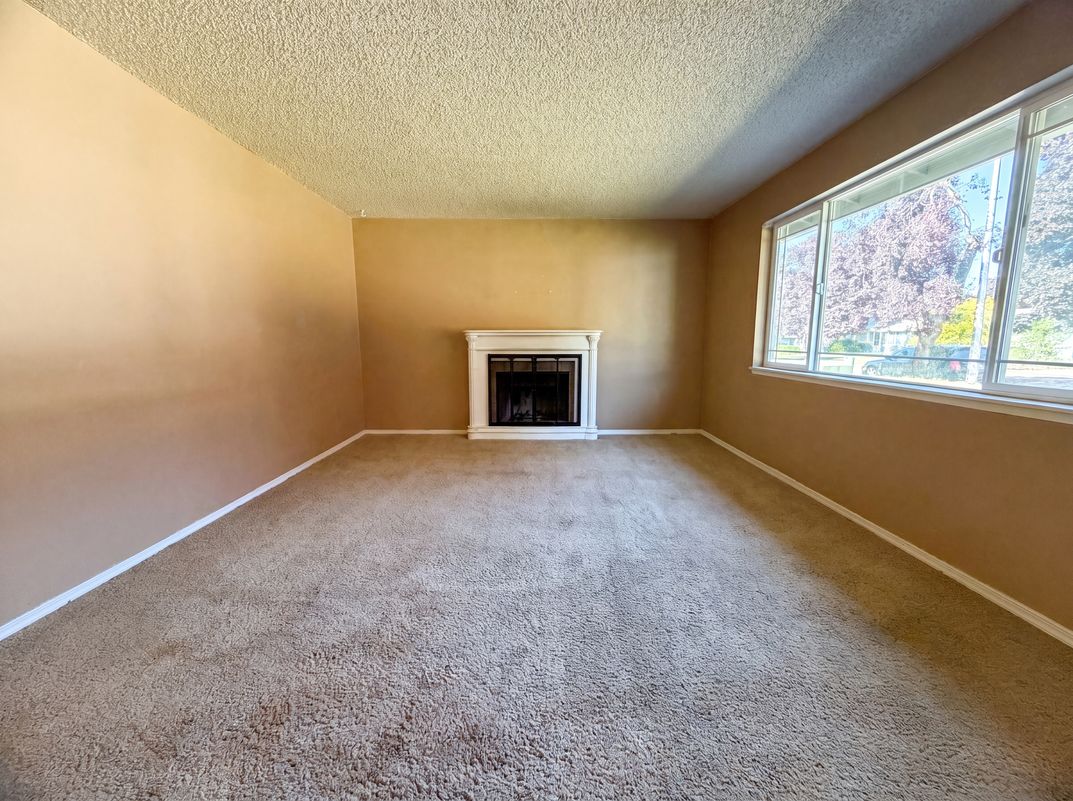 Property photo 3 of 5120 NE 139th Loop