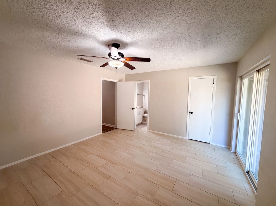 Property photo 3 of 922 Meadowdale Cir