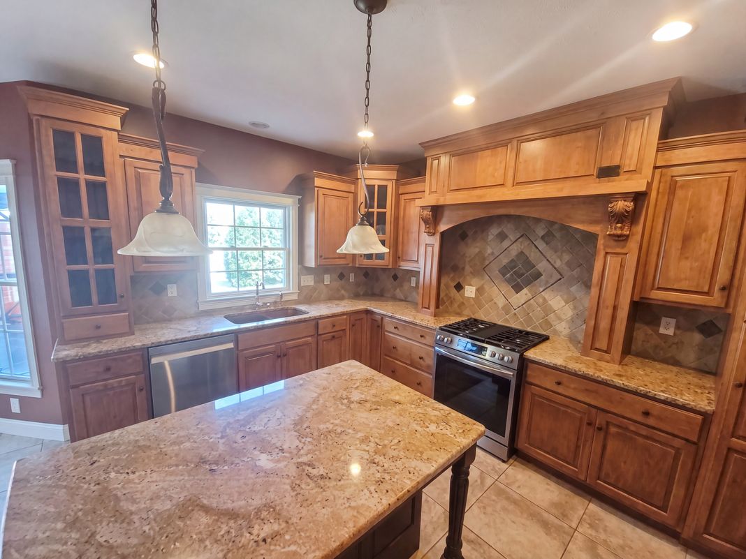 Property photo 2 of 1923 Lakewood Ct