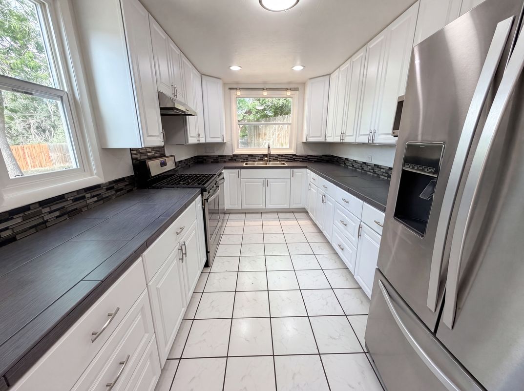 Property photo 2 of 519 N Gilbert St