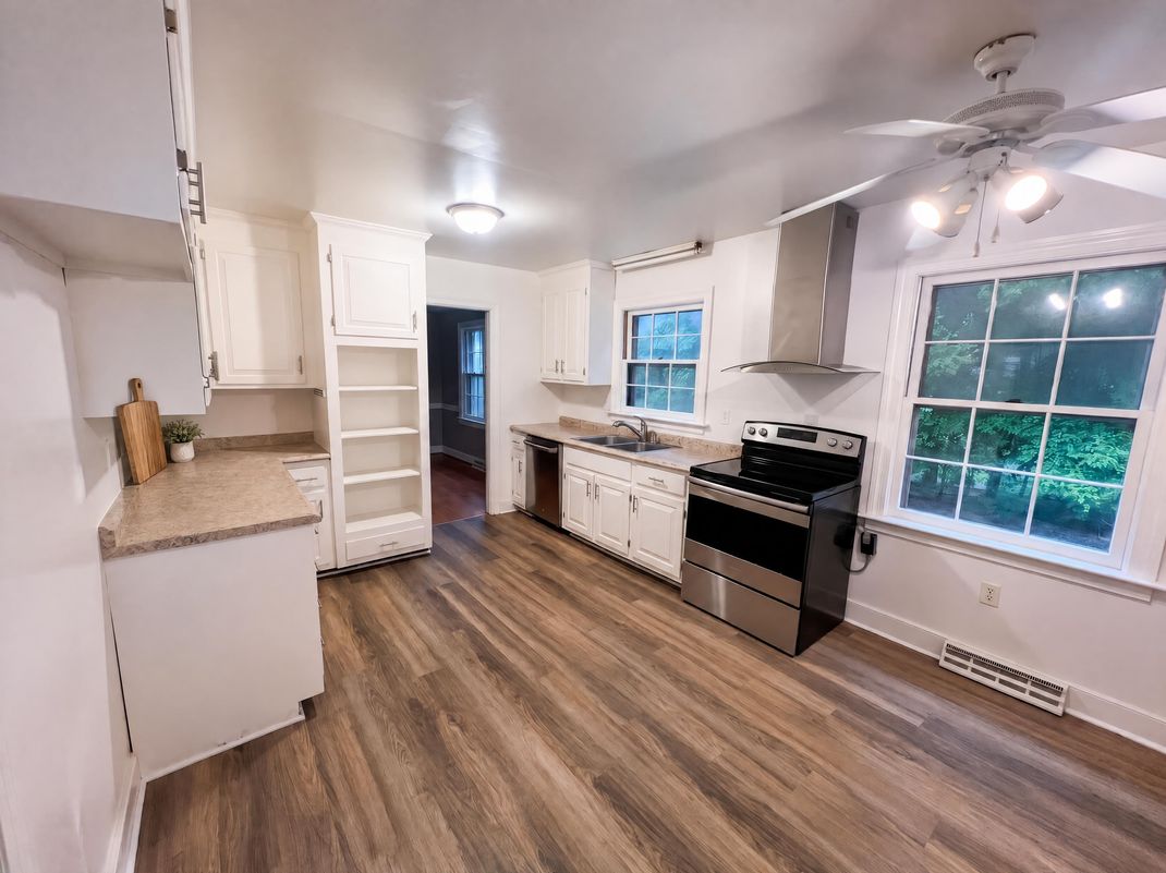 Property photo 2 of 1600 Donora Ct