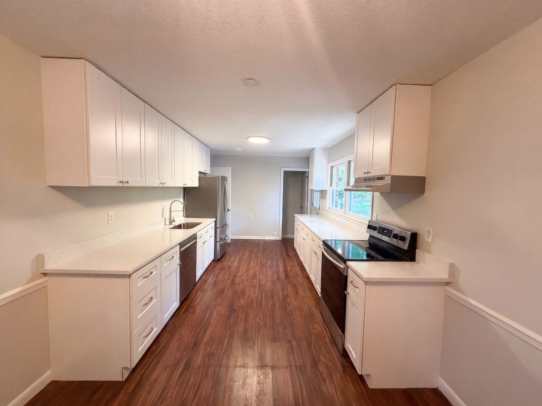 Property photo 2 of 917 Hillview Dr