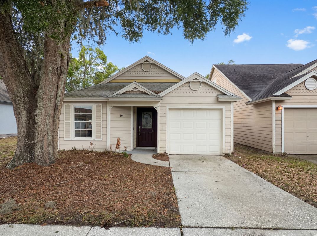 Property photo 1 of 1696 Chatham Cir