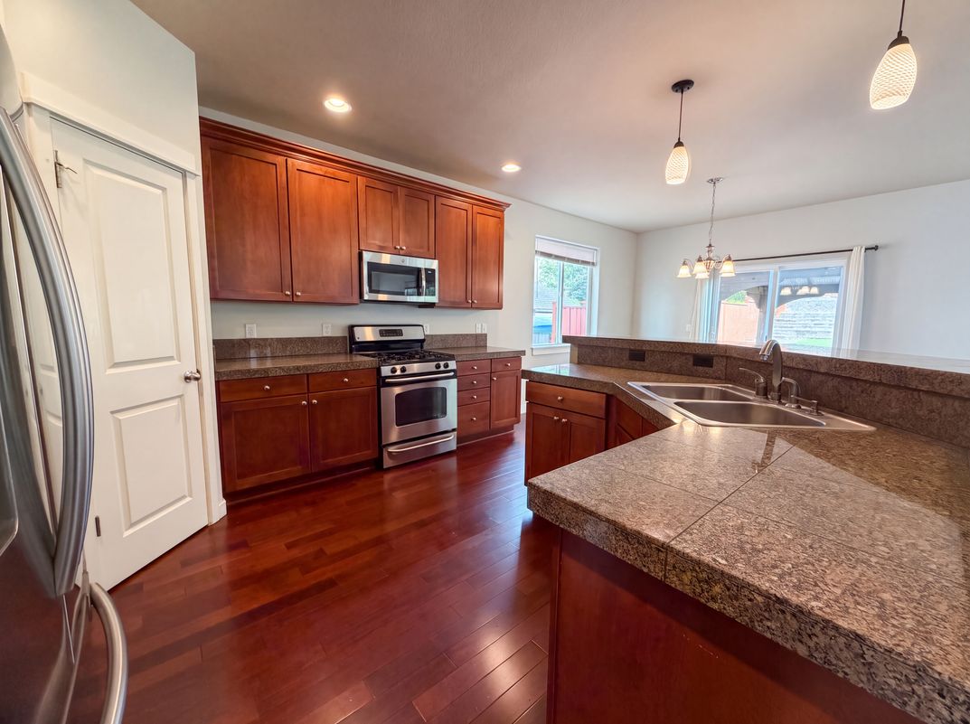 Property photo 2 of 13049 SE Meadehill Ave