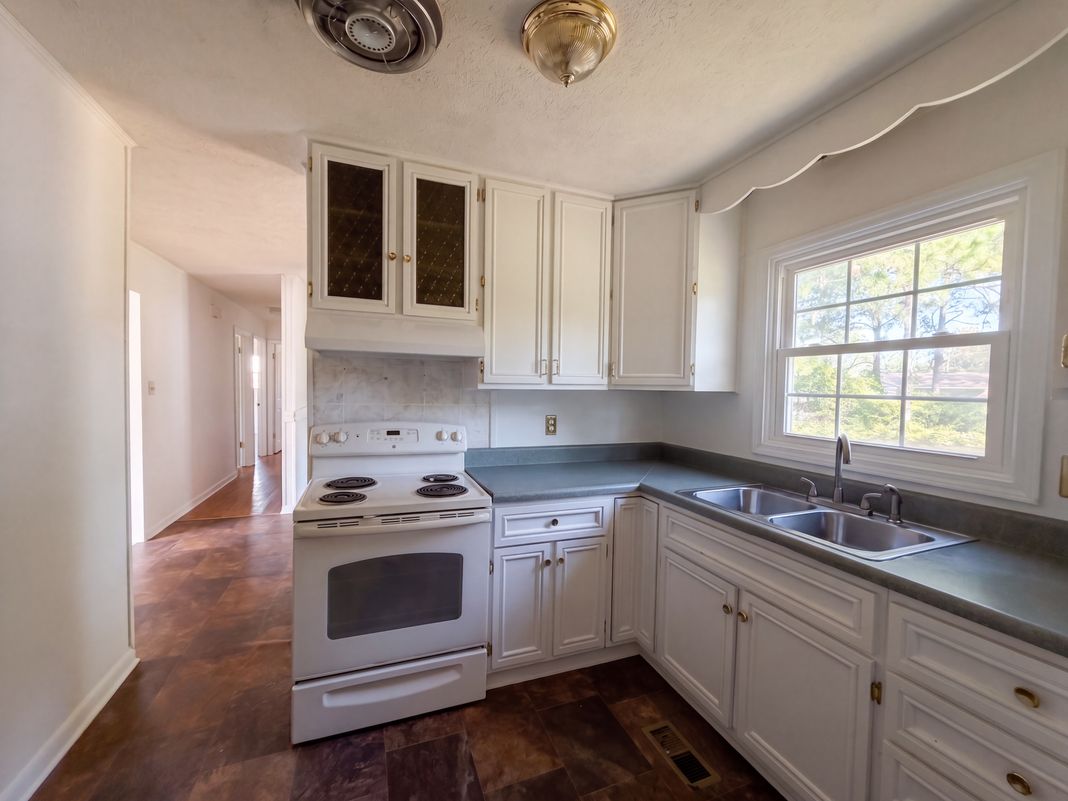 Property photo 2 of 2806 E Cramer Dr
