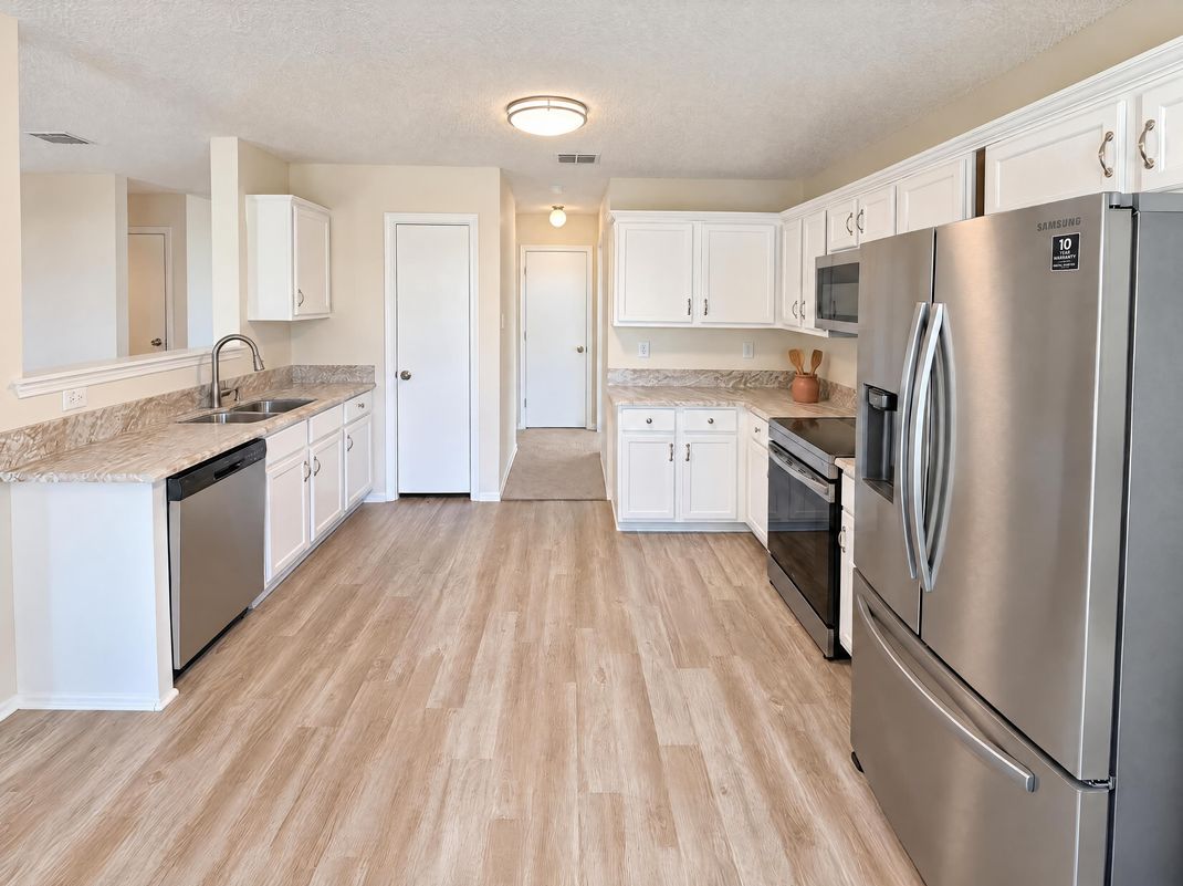Property photo 2 of 2708 White Oak Dr