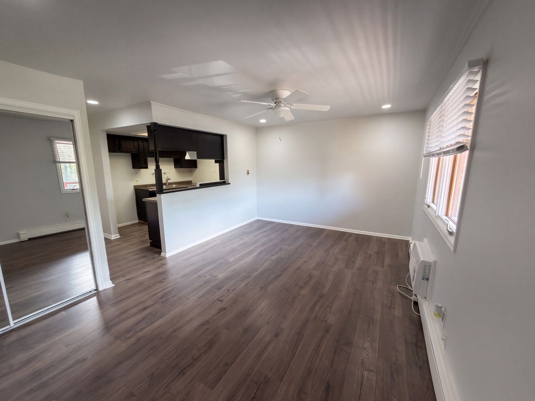 Property photo 3 of 1370 Estes St Apt 305