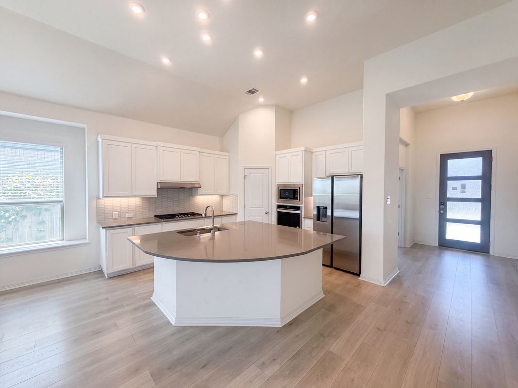 Property photo 2 of 4437 Shady Hill Ln