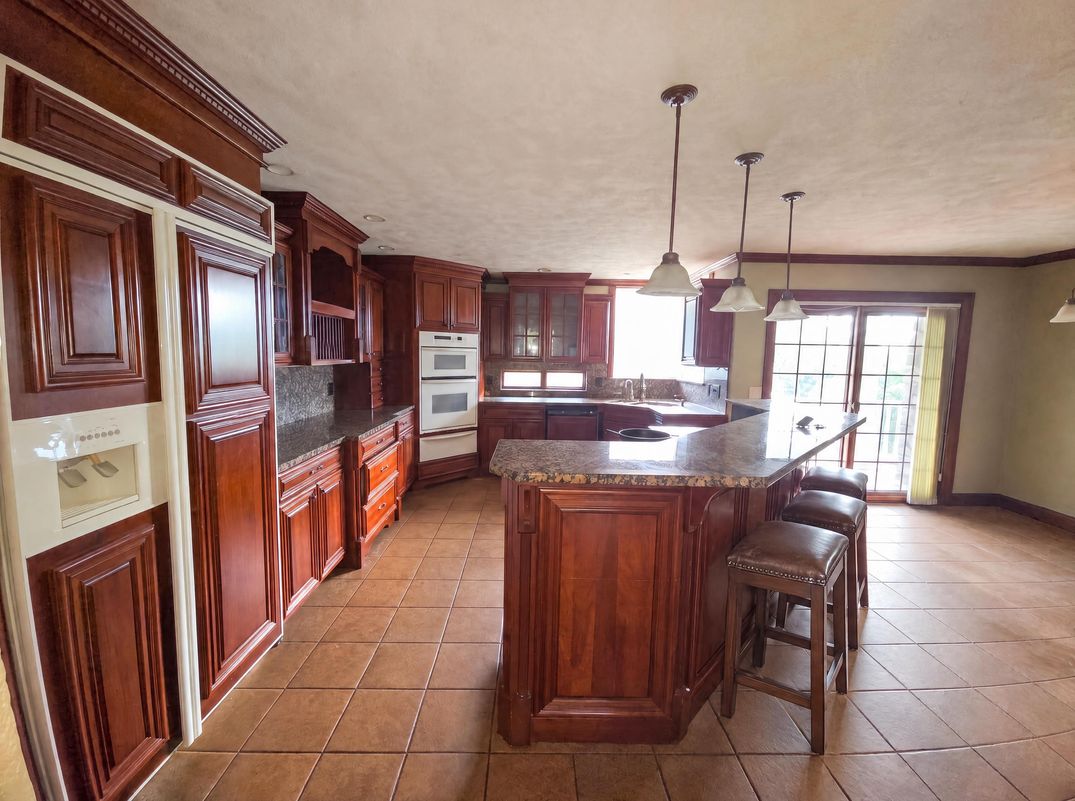 Property photo 2 of 2217 Valley View Dr S