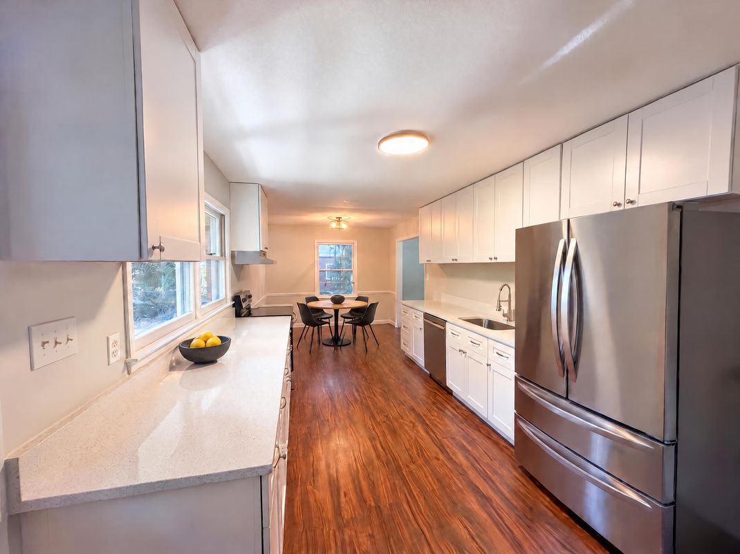 Property photo 3 of 917 Hillview Dr