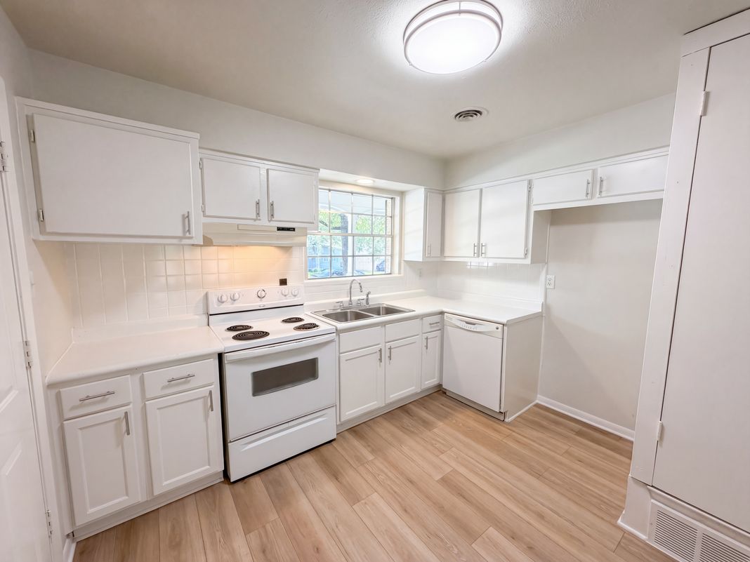 Property photo 2 of 1229 King Dr