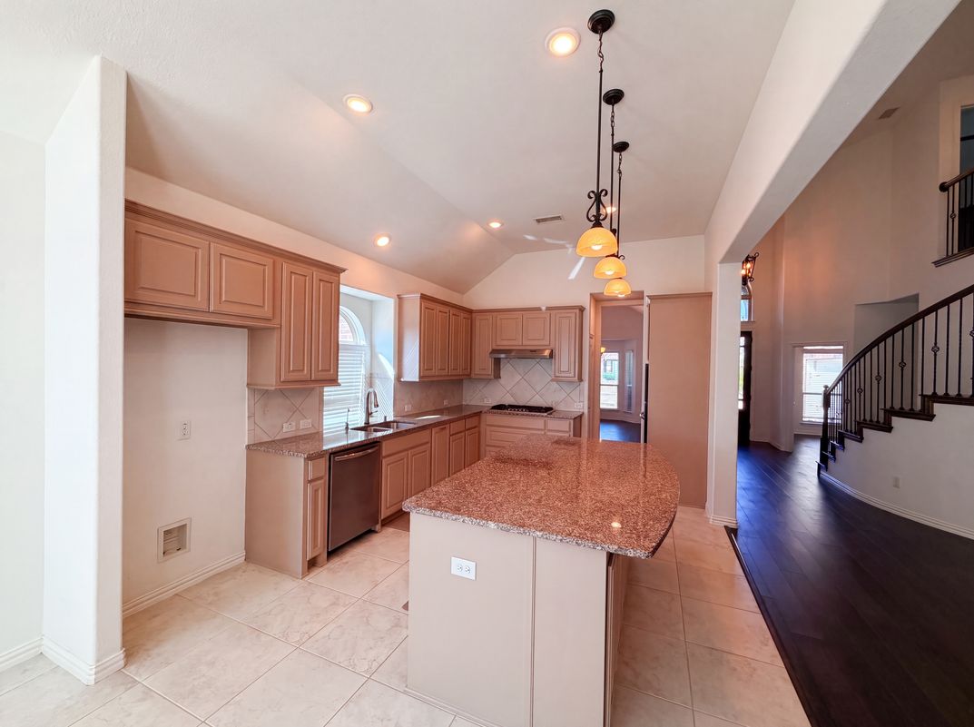 Property photo 2 of 4305 Curlew Ln