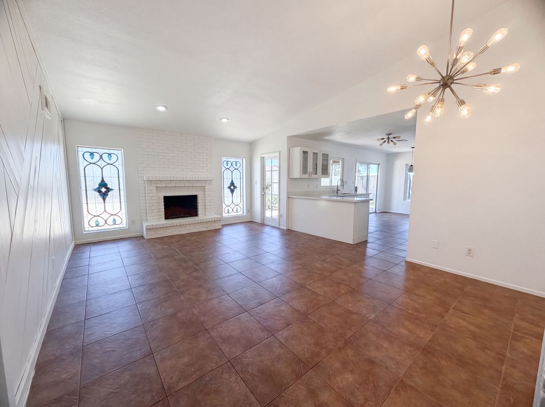 Property photo 3 of 1307 W Alamo Dr
