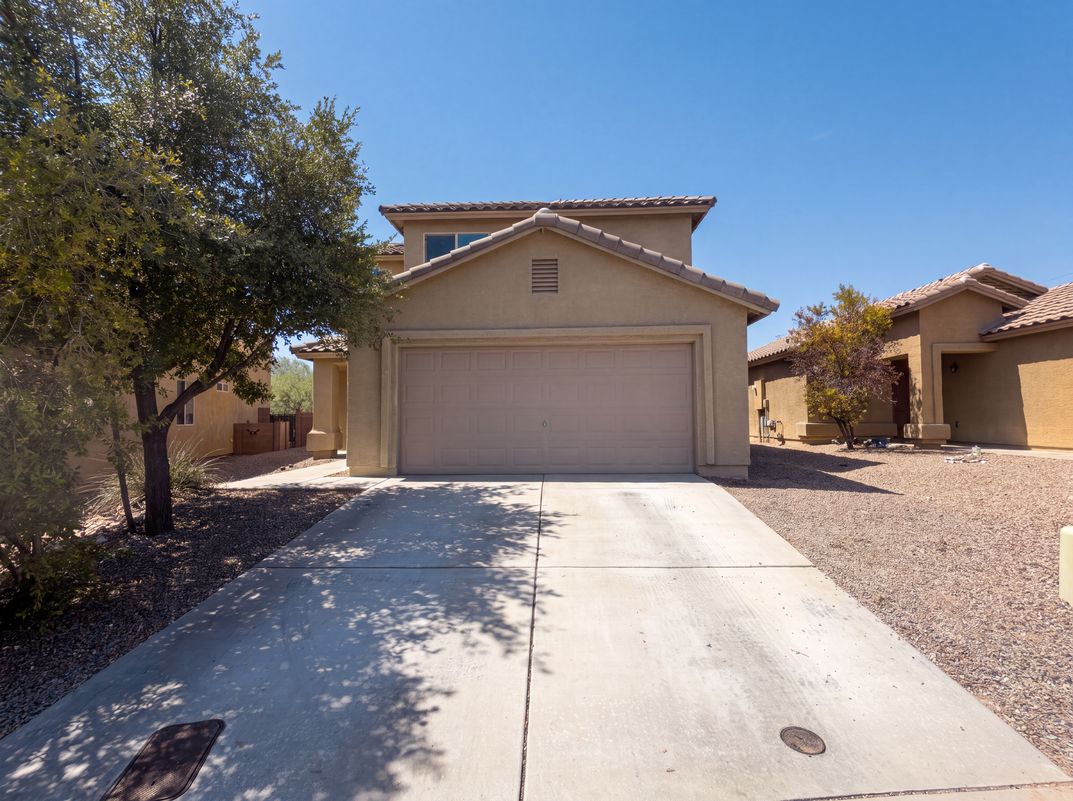 Property photo 1 of 935 W Placita Canalito