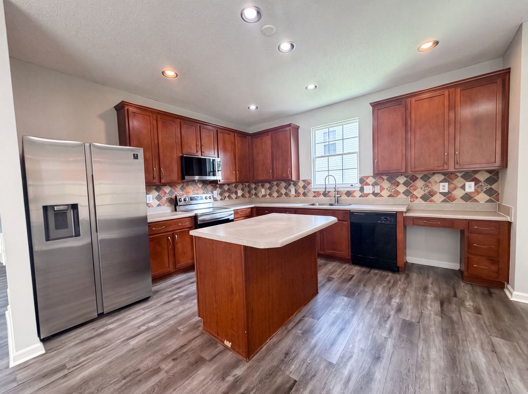 Property photo 2 of 2618 Dutch Grove Cir