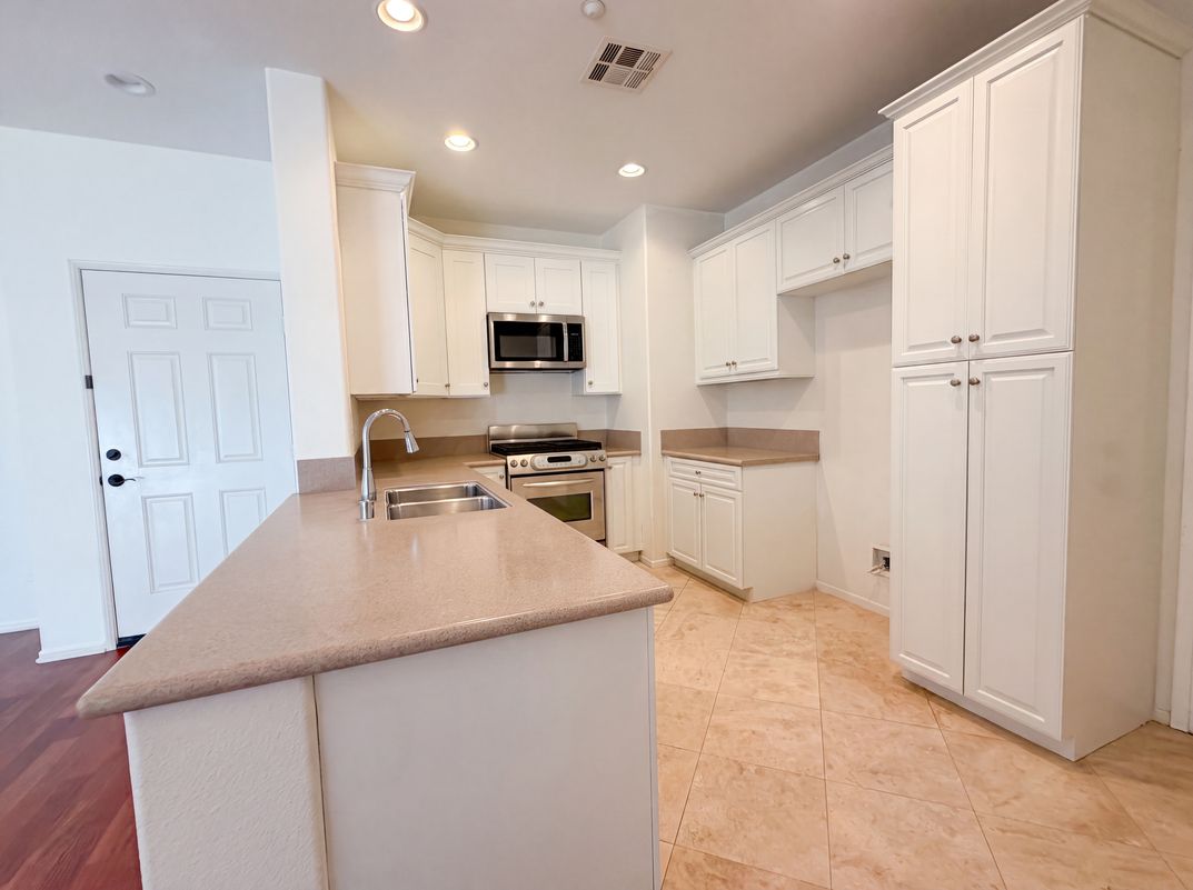Property photo 2 of 4099 Peninsula Dr
