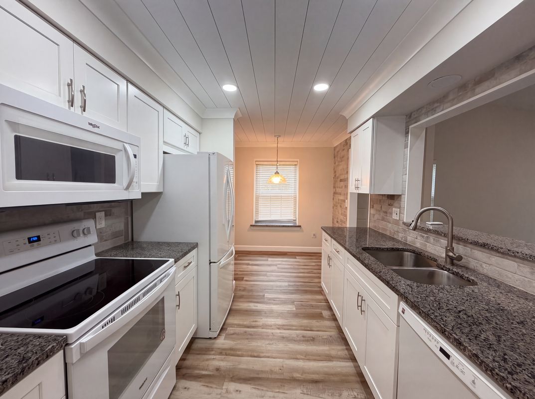 Property photo 2 of 228 Bob White Ct