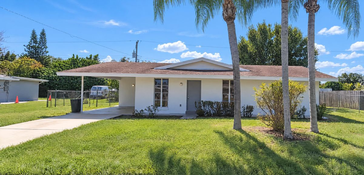 Property photo 1 of 154 SE Soneto Ct