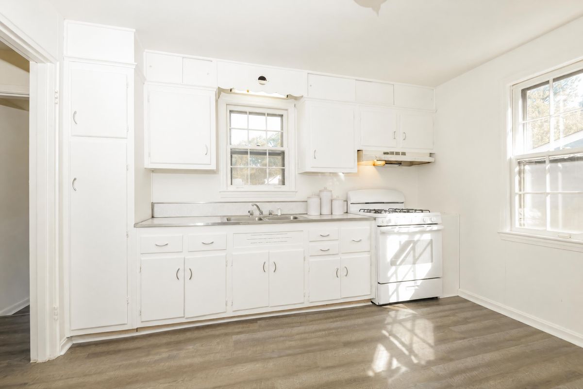 Property photo 2 of 9713 52nd Ave