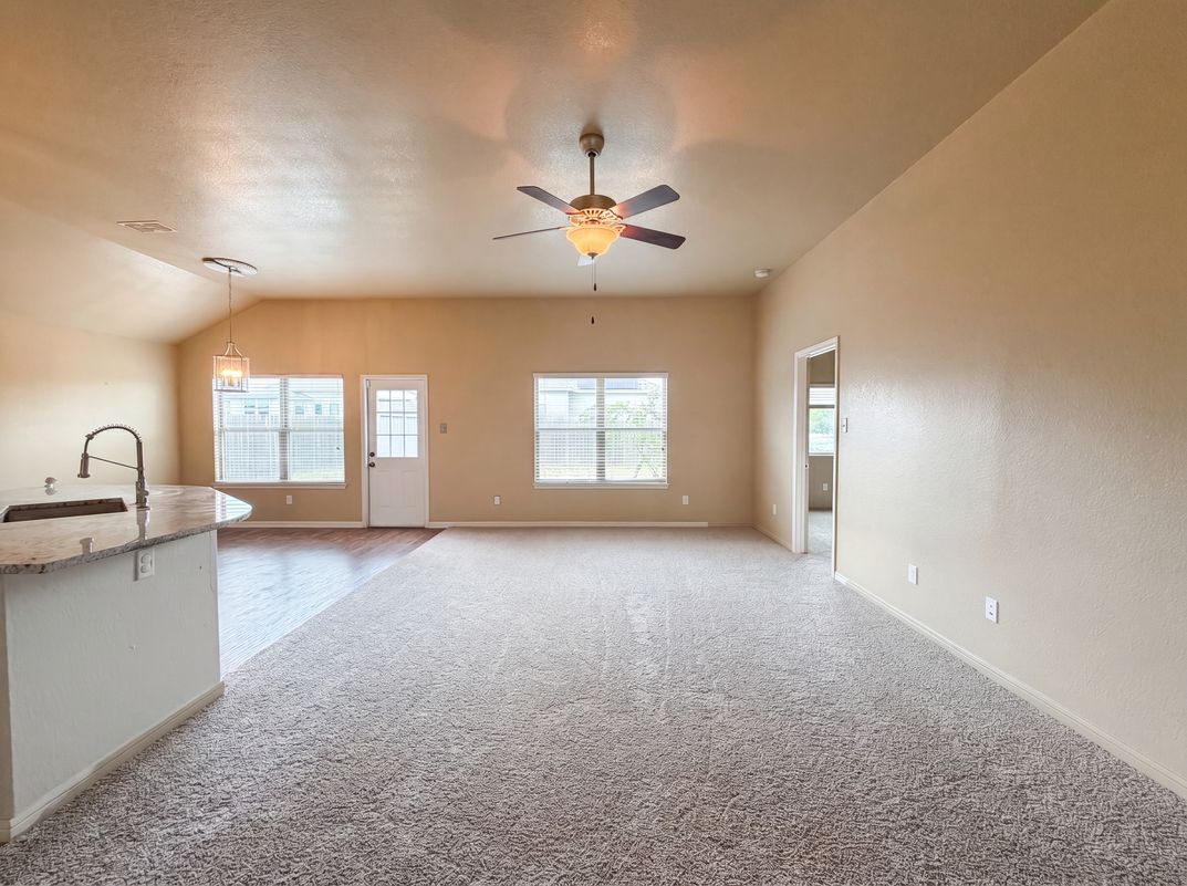 Photo 3 of 16 of 1023 Roanoke Dr, Temple, TX
