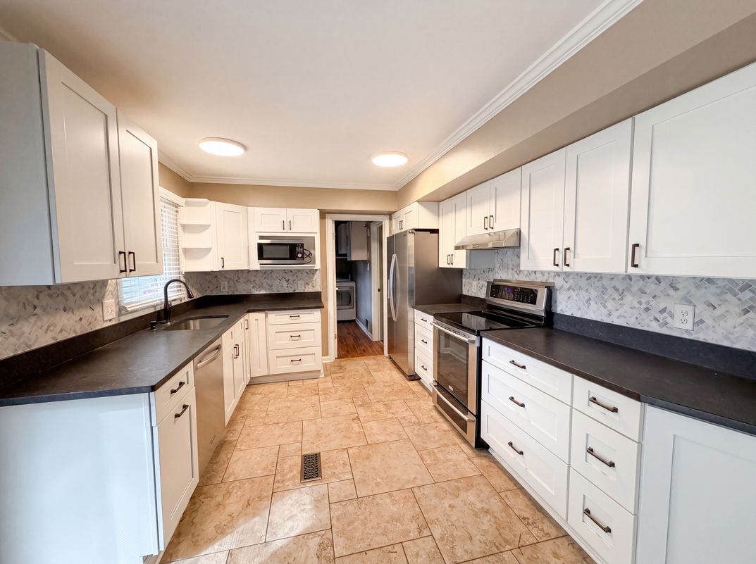 Property photo 2 of 3512 Majestic Ln