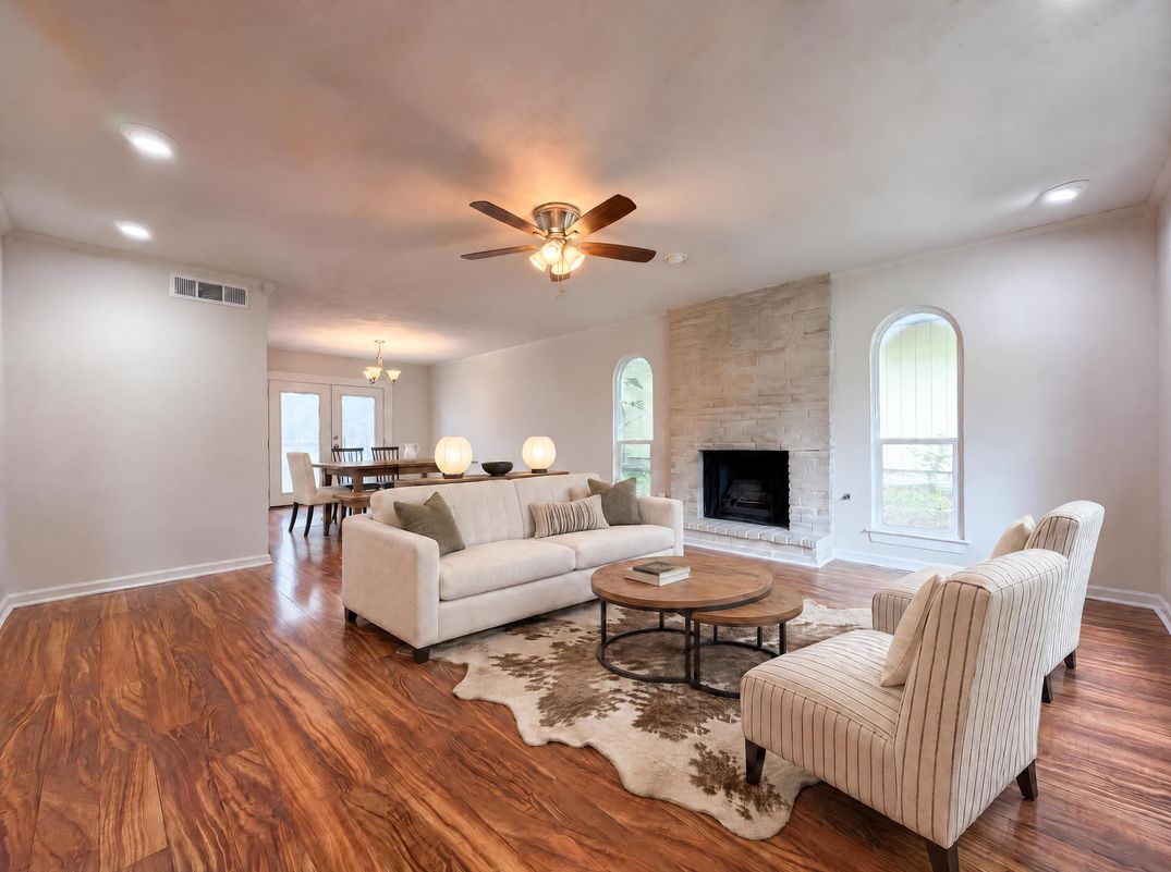 Property photo 3 of 13930 Winding Hl