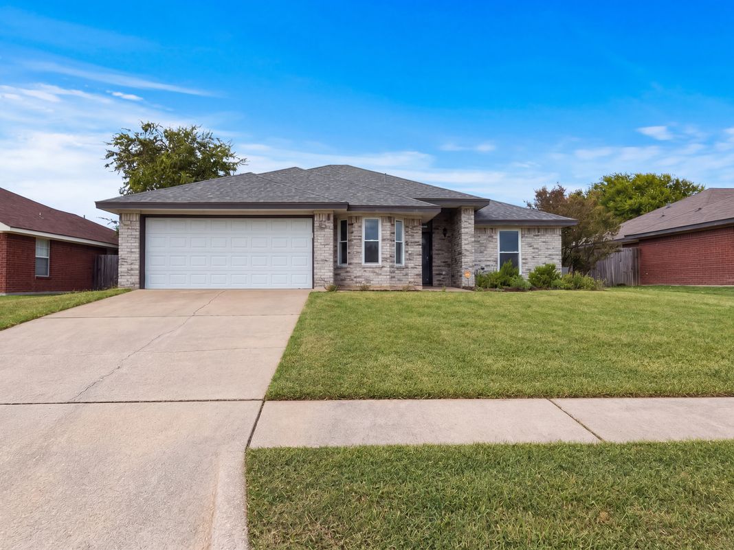 Property photo 1 of 3803 Split Oak Dr