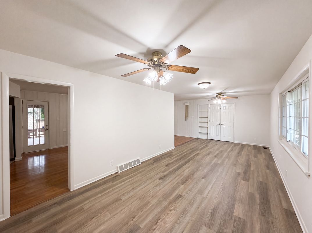 Property photo 3 of 210 Pinewood Ln