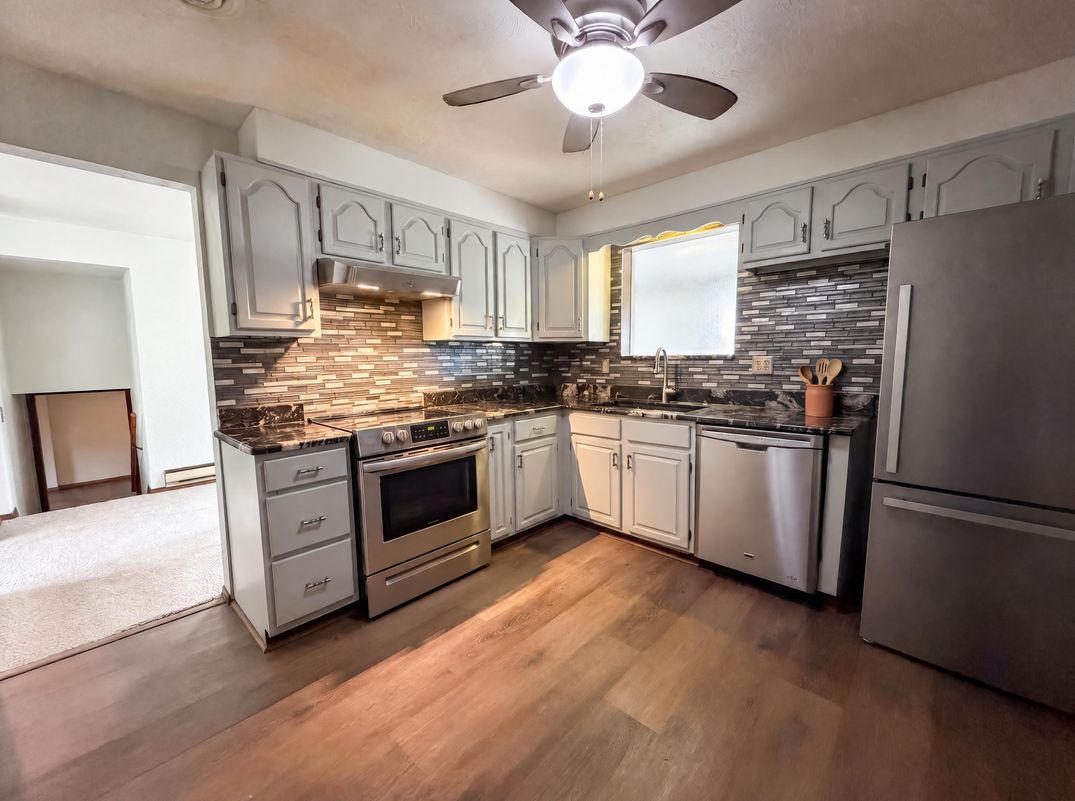 Property photo 2 of 1015 Kingsway Dr