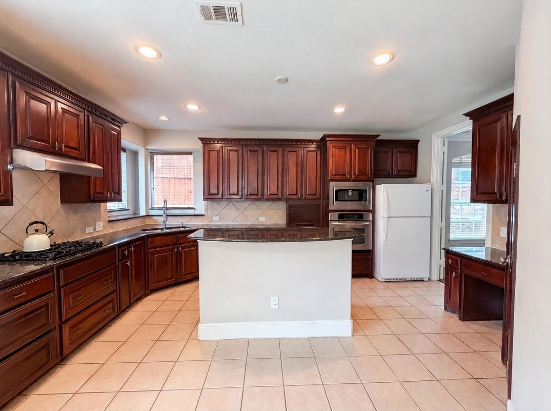 Property photo 2 of 10330 Sandbar Dr