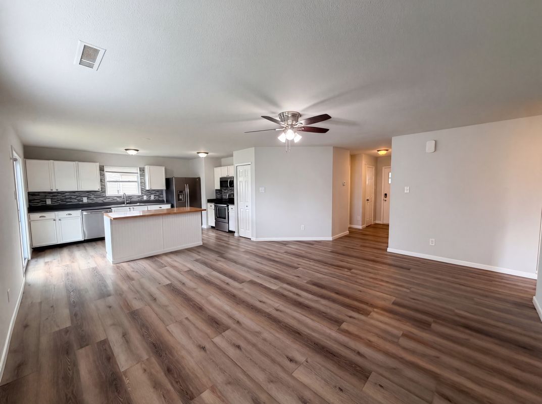 Property photo 3 of 526 Bourneside Dr