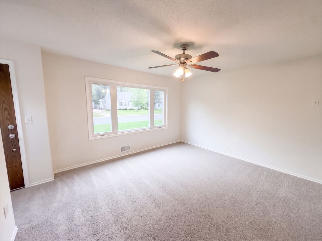 Property photo 3 of 7 Park Dr