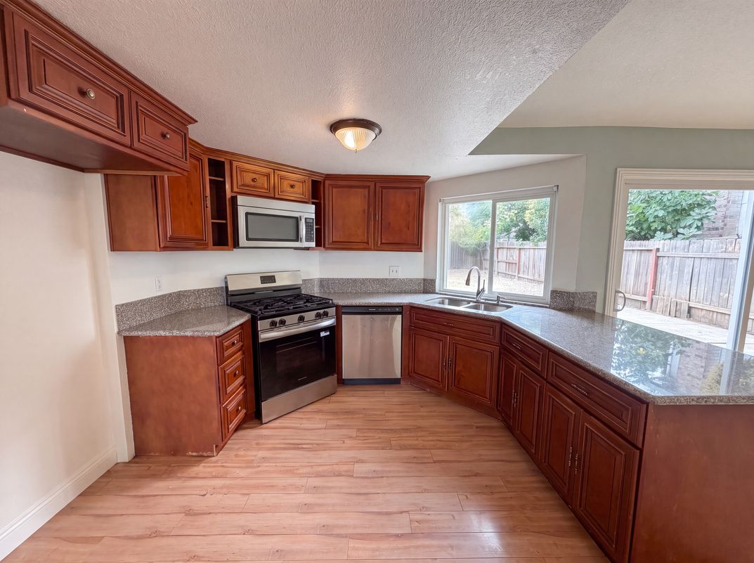 Property photo 3 of 7804 McClintock Way