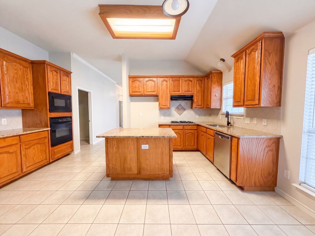 Property photo 3 of 8404 Blacktail Trl