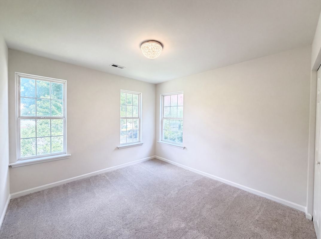Photo 11 of 22 of 14542 Arbor Ridge Dr, Charlotte, NC
