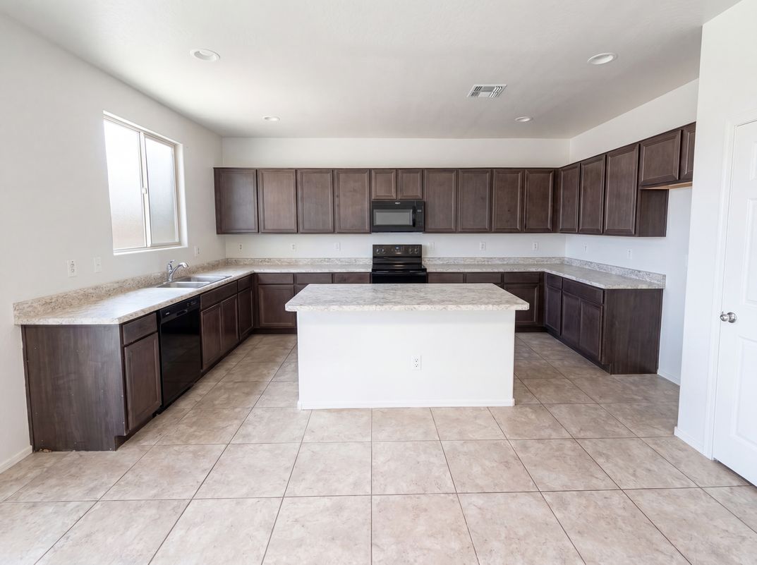 Property photo 2 of 18041 W Via Del Sol