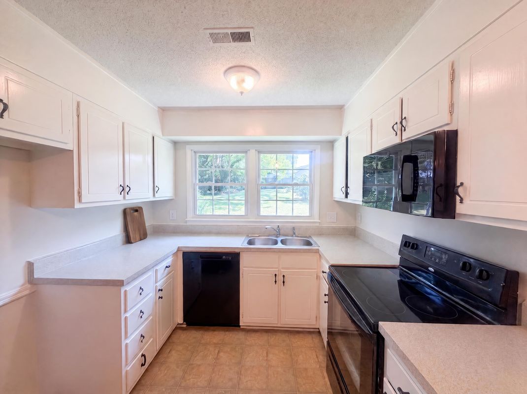 Property photo 2 of 2605 Lamroc Rd