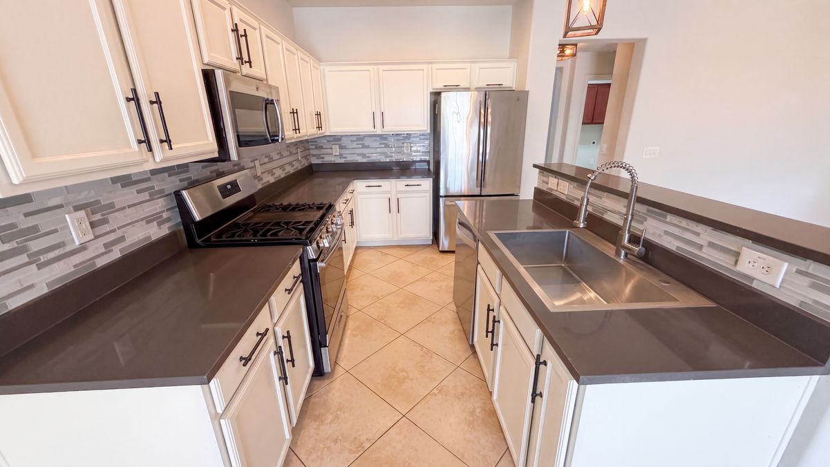 Property photo 2 of 15363 W Pershing St