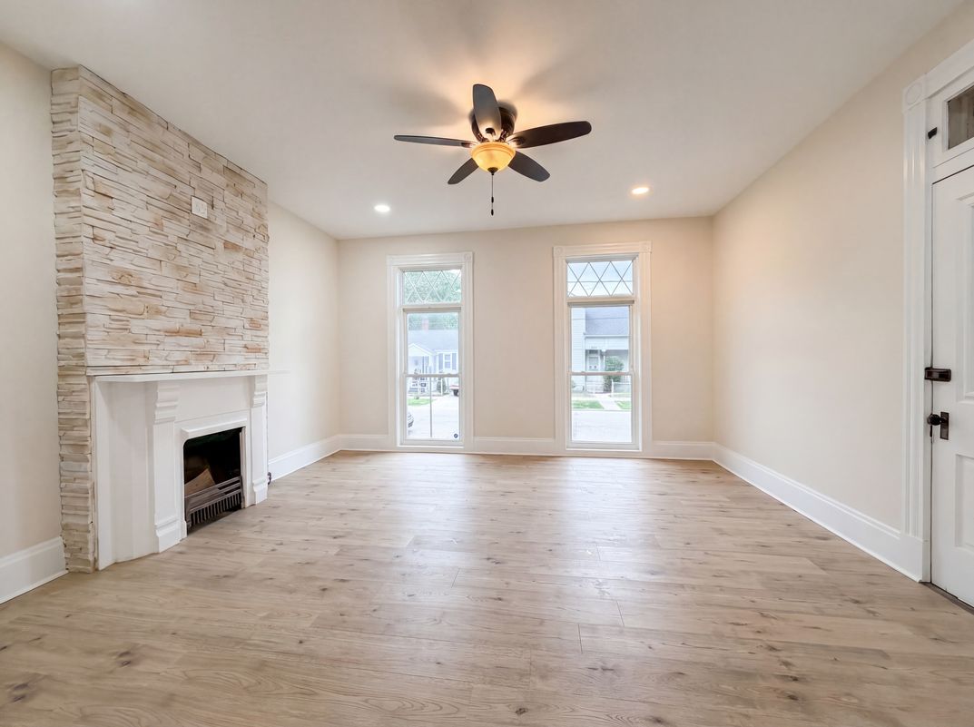 Property photo 3 of 233 S C St