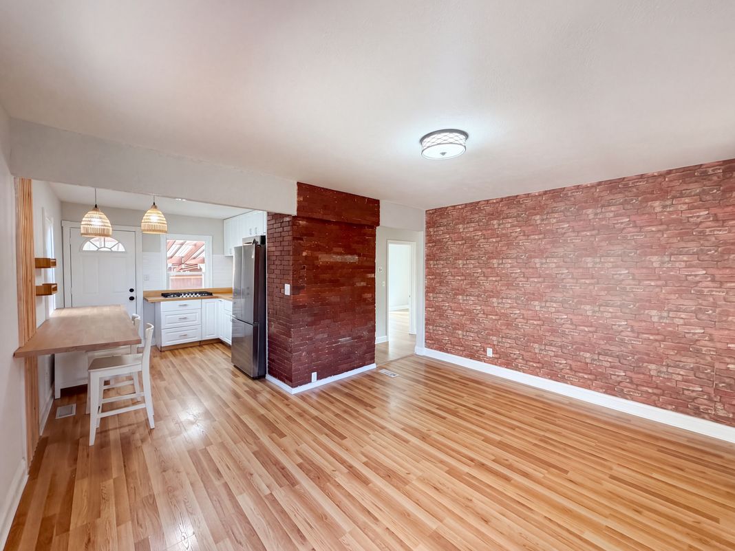 Property photo 3 of 2790 Azelda St