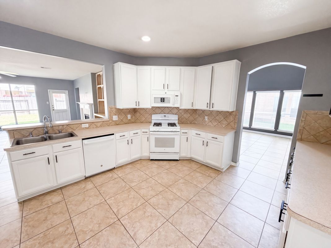 Property photo 2 of 20610 Wren Hollow Way