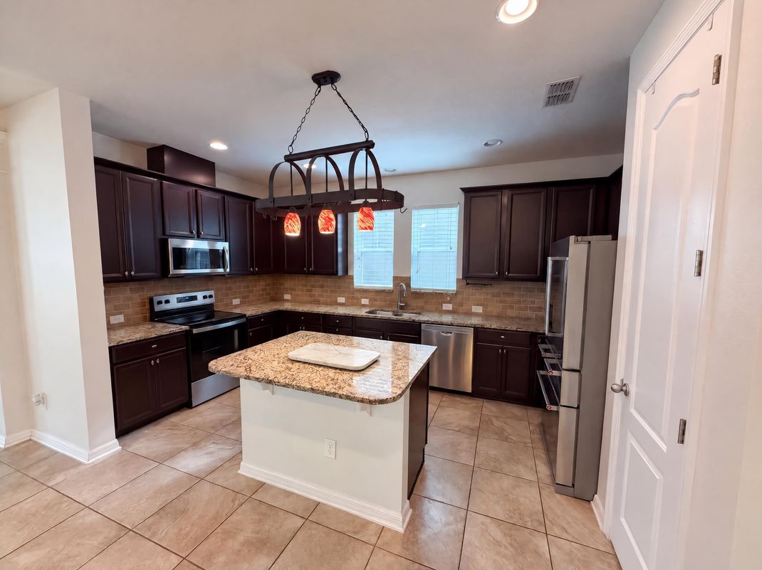 Property photo 2 of 8231 Laureate Blvd