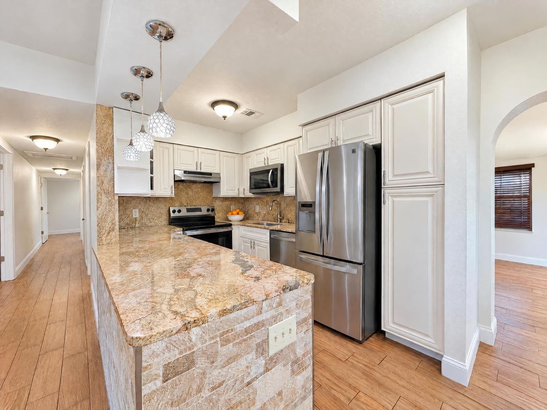 Property photo 2 of 3205 W Rogers Ave