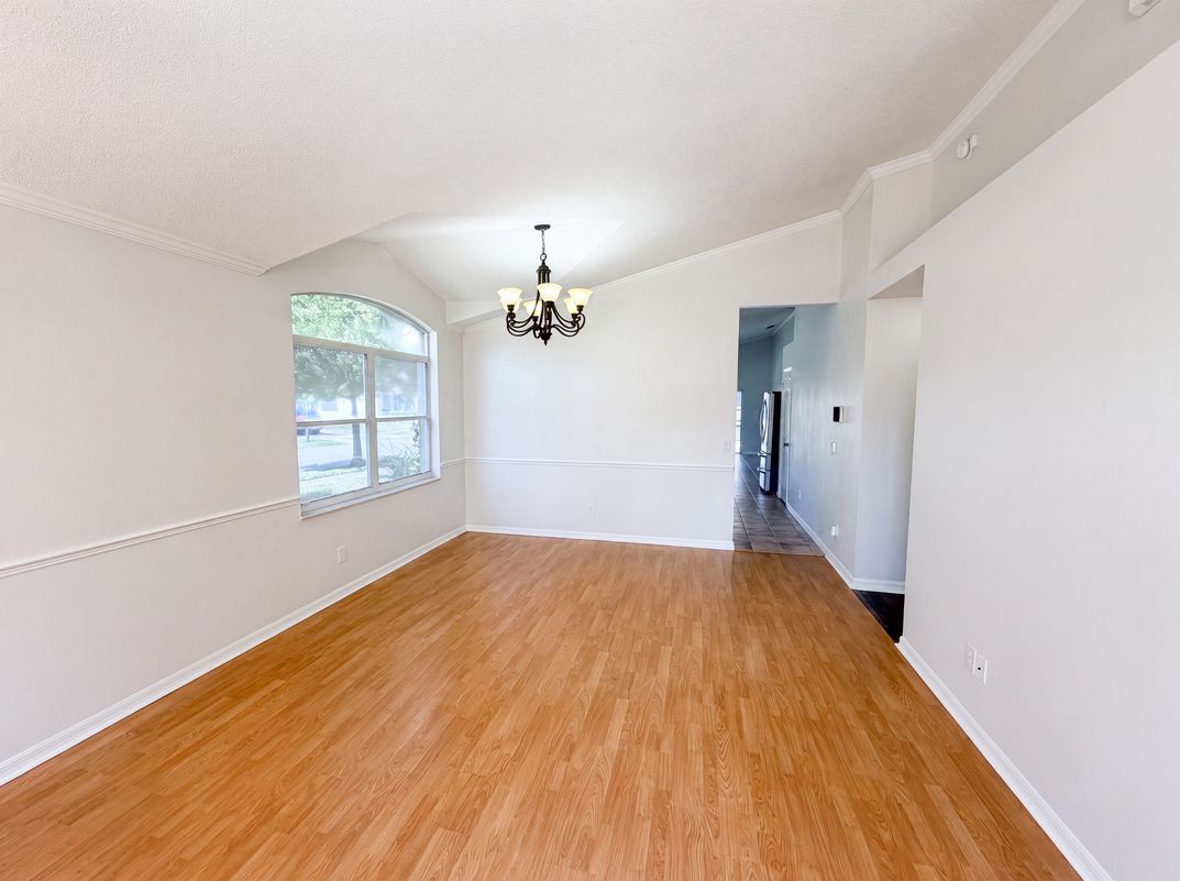 Photo 9 of 34 of 701 Magnolia Creek Cir, Orlando, FL