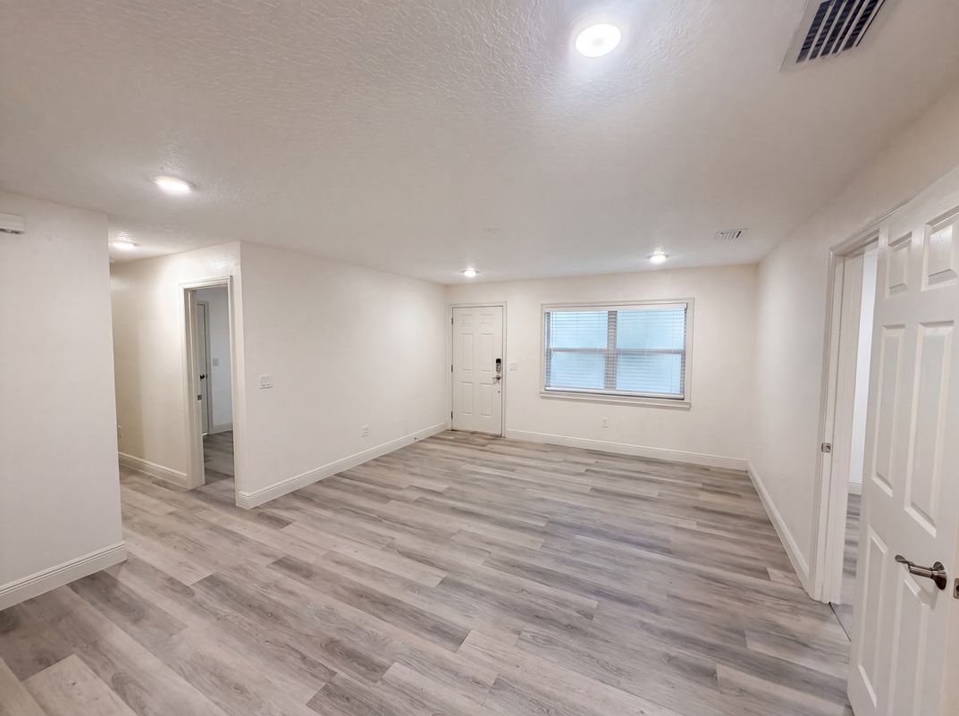 Property photo 3 of 3444 Valeview Dr