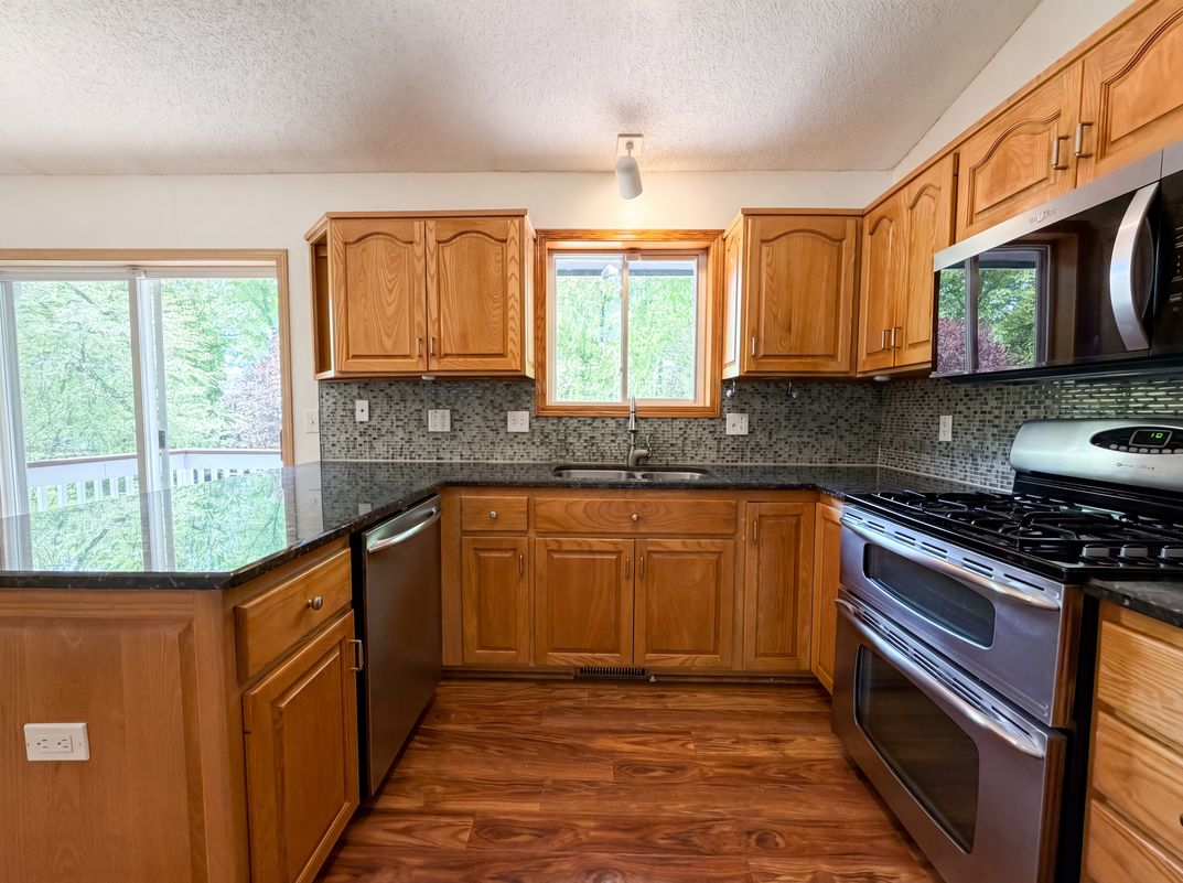 Property photo 2 of 14734 Yosemite Ave S